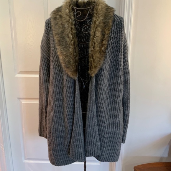 Ann Taylor Faux Fur Wool Chunky Knit Warm Winter Gray Sweater Size Medium - Picture 8 of 8